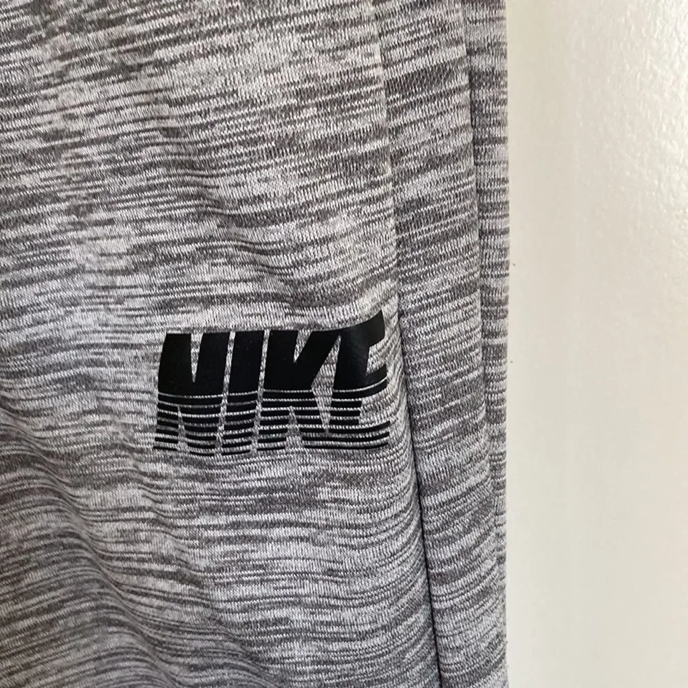 Nike Youth Skinny Leg Sweatpant in Heathered Grey‎ Size XL